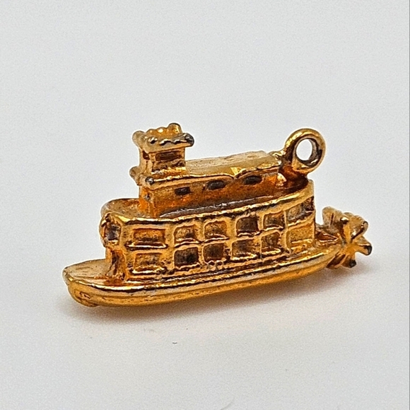VINTAGE Gold-Tone Metal Riverboat Paddlewheel Boat Charm Pendant - Picture 1 of 3